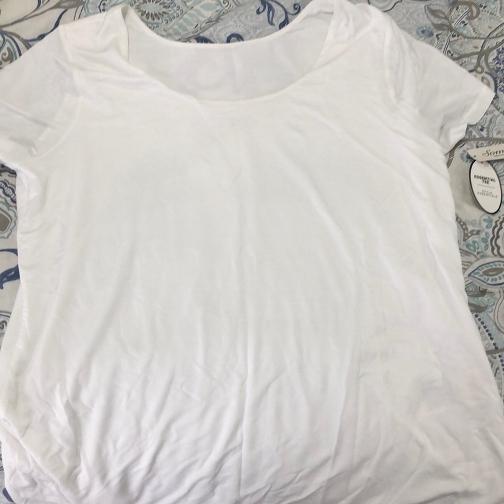 Soma essential tee.  Size large